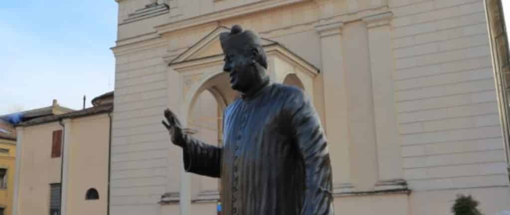 Brescello (RE) - Statua di Don Camillo