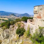 Fortezza di San Leo (RN) - Vista del castello e delle colline
