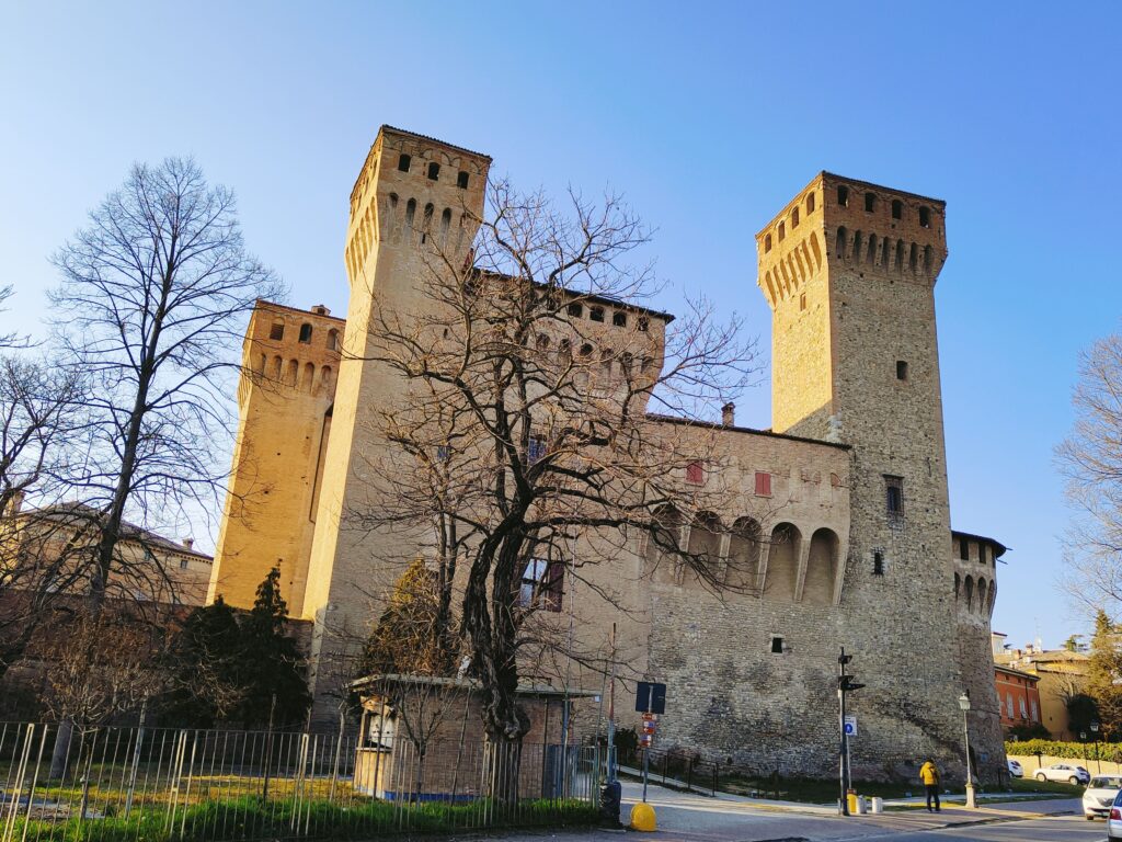 TOGOLOCO SCHEDE ARTE CULTURA ROCCA DI VIGNOLA 025