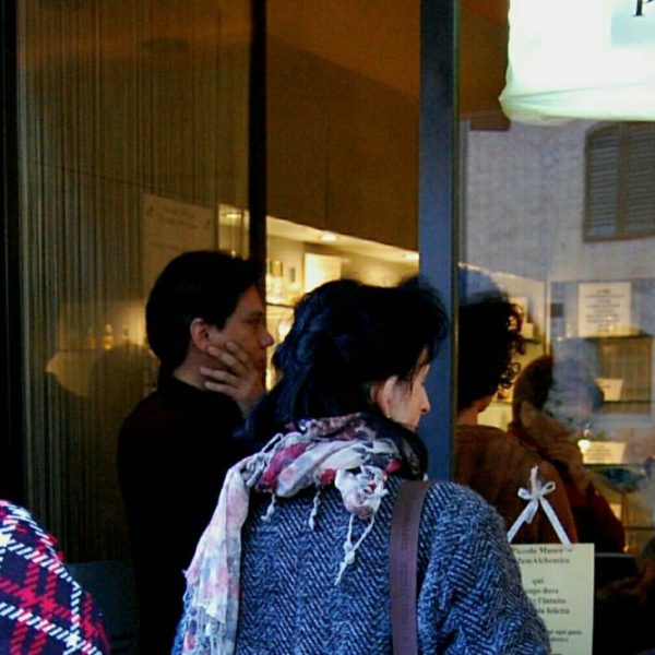 PRALC-Piccolo Museo ProfumAlchemico (MO) - Clienti al negozio