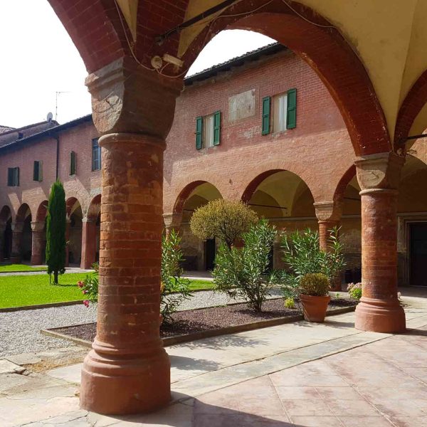 Borgo di Busseto (PR) Chiostro Chiesa di Santa Maria degli Angeli