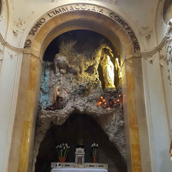 Borgo di Busseto (PR) - Altare dedicato all'Immacolata Collegiata di San Bartolomeo