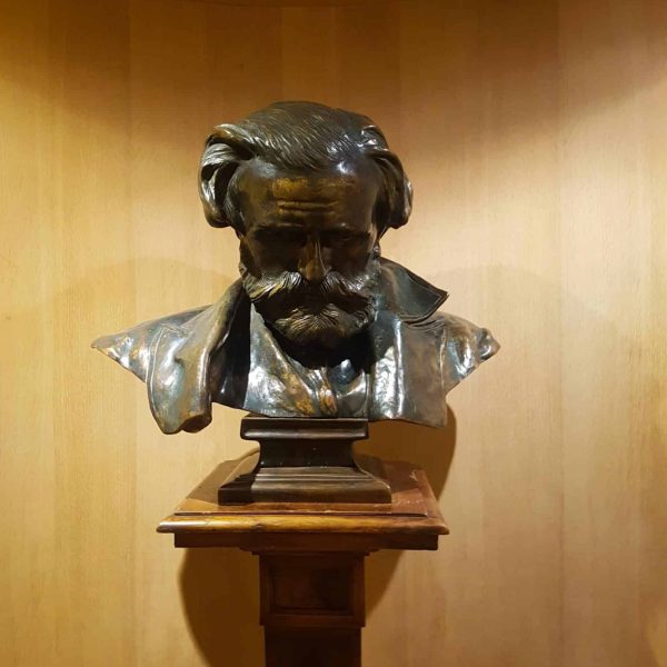 Borgo di Busseto (PR) - Busto di bronzo di Giuseppe Verdi