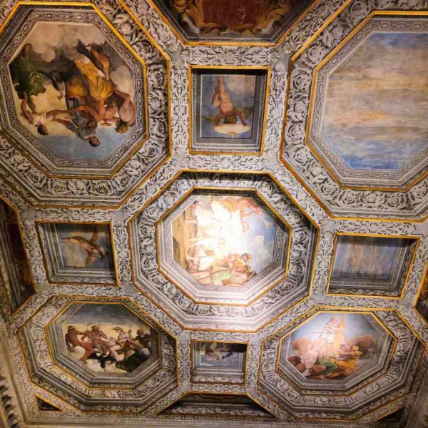 Soffitto affrescato Palazzo Bentivoglio Borgo di Gualtieri