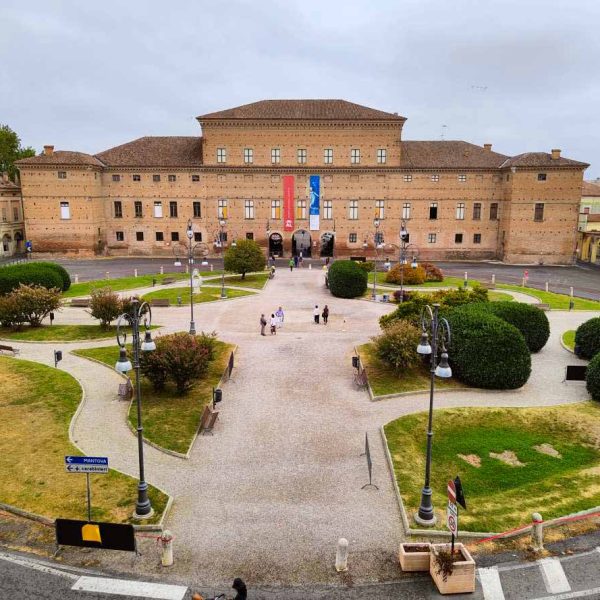 Piazza Bentivoglio Borgo di Gualtieri