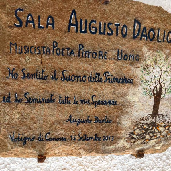 Borgo di Votigno (RE) Sala Augusto Daolio -Lastra incisa