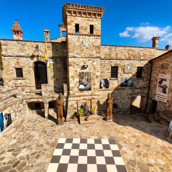 Borgo di Vigoleno (RE)- La scacchiera in piazza