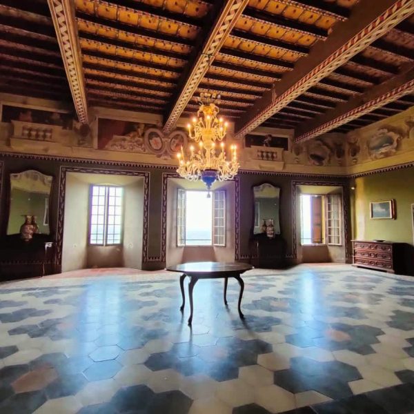 Castello di Bianello (RE) Salone con soffitto in legno
