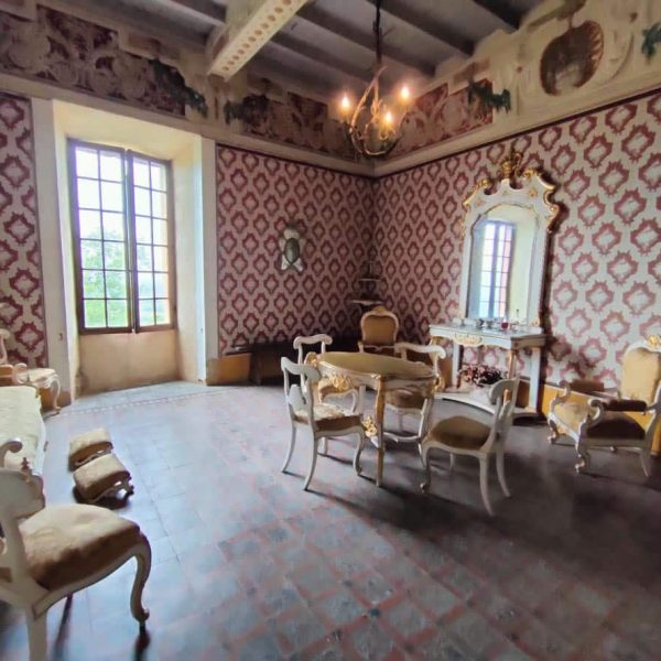 Castello di Bianello (RE) -Salottino arredato