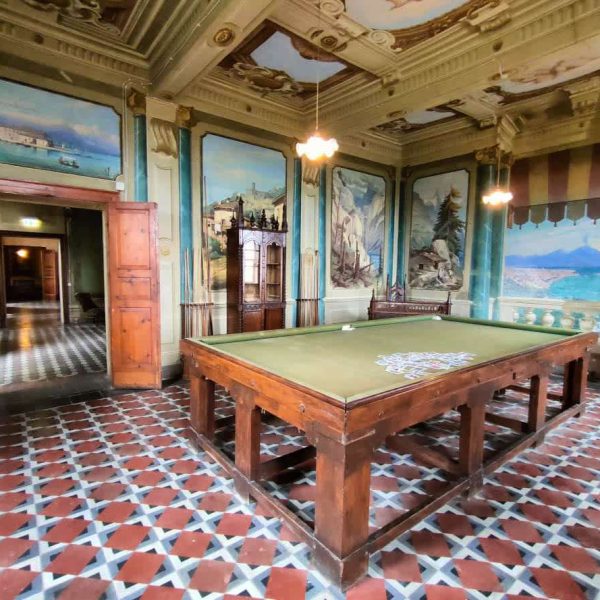 Castello di Bianello (RE)- Sala interna con biliardo