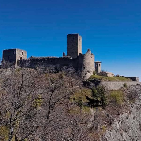Castello di Carpineti (RE) - Vista dal basso