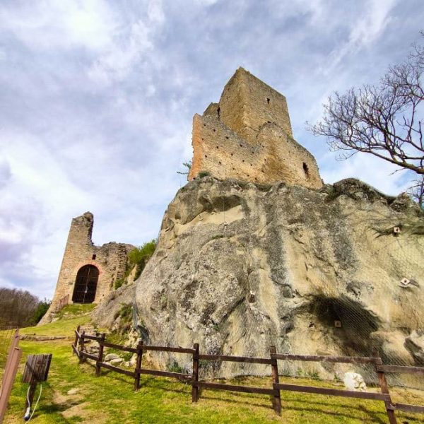 Castello di Carpineti (RE) - Vista dal basso