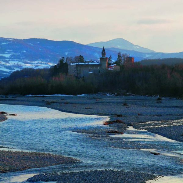 Castello di Rivalta (PC) - Il castello visto dal fiume