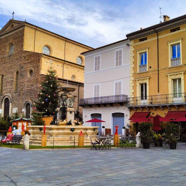Faenza (RA) - Fontana e Cattedrale
