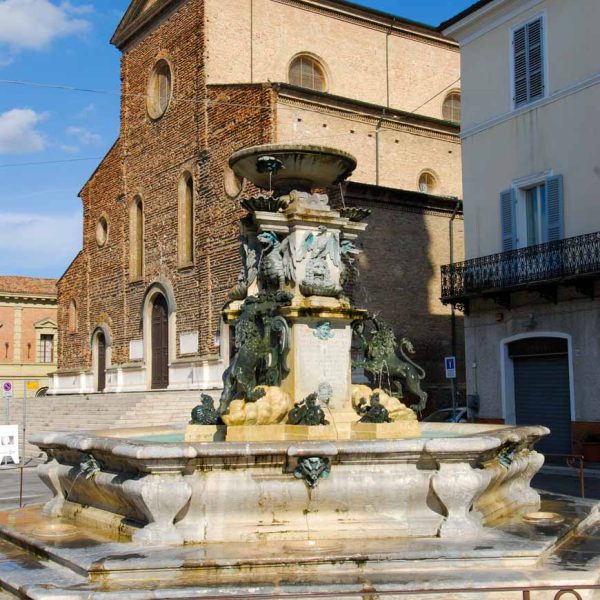 Faenza (RA) - Fontana monumentale e Cattedrale