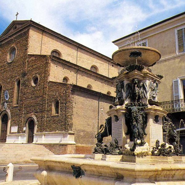 Faenza (RA) - Fontana monumentale e Cattedrale