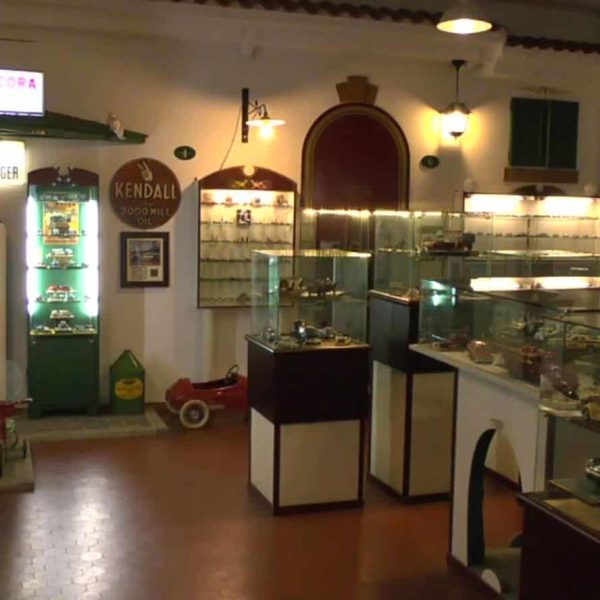 Museo del Modellismo Storico (FE) - Sala interna con varie teche