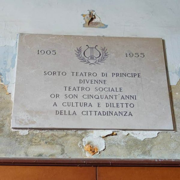 Teatro Sociale di Gualtieri (RE) - Targa dedicata alla nascita del teatro