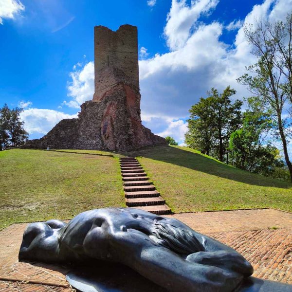 Statua e Torre sul Monte Battaglia a Casola Valsenio