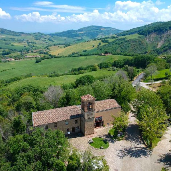 Grotte di Onferno (RN): il complesso dall'alto