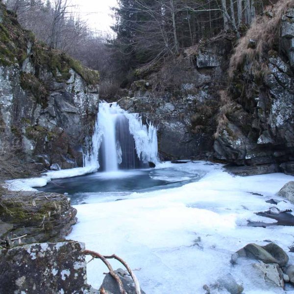 Sentiero delle cascate di Sant'Anna Pelago (MO): Rioo ghiacciato